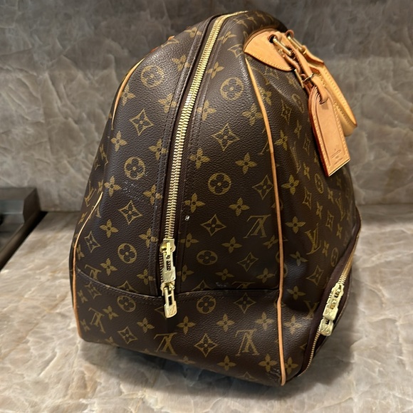 Authentic Louis Vuitton Evasion Travel Bag - Picture 4 of 12